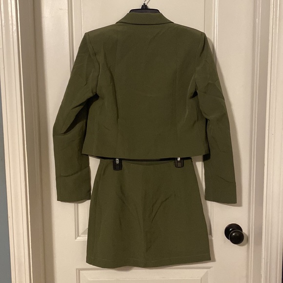 Army Green 2 Piece Crop Blazer Mini Skirt Set Size S - Picture 4 of 5